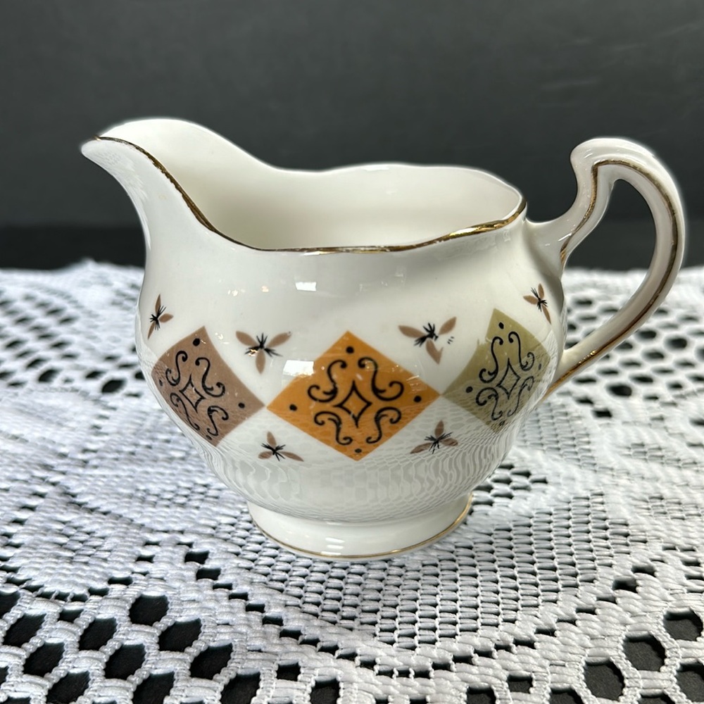Colclough Bone China Creamer in Crispin pattern